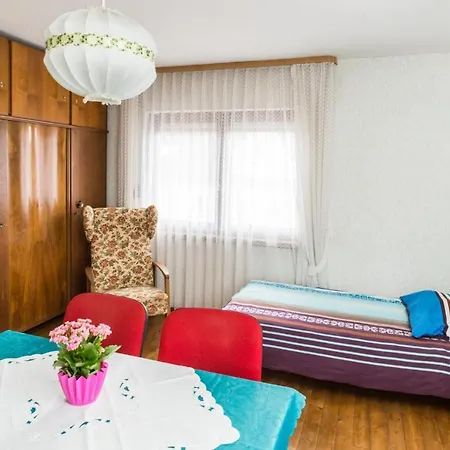 Monteurzimmer Hostal *